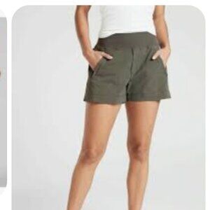 NWOT Athleta Women Trekkie North Short 4